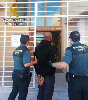 La Guardia Civil detiene a una persona en Mirabueno por tráfico de drogas