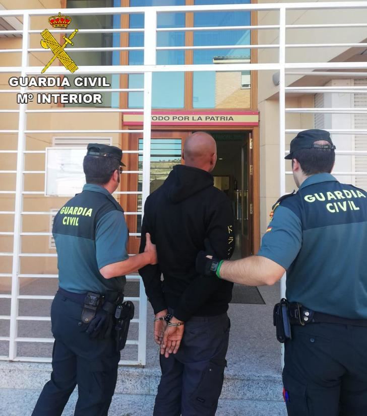 La Guardia Civil detiene a una persona en Mirabueno por tráfico de drogas