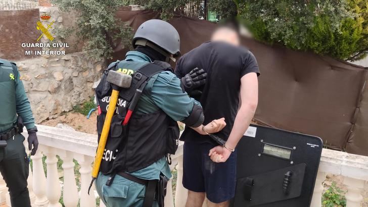 La Guardia Civil desmantela una plantación de marihuana indoor en Fuentenovilla