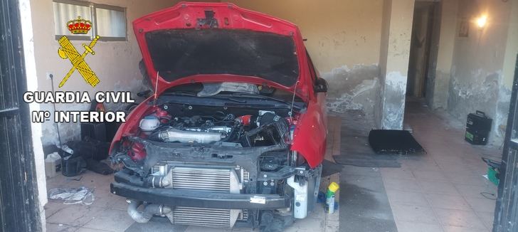 La Guardia Civil de Toledo detiene a una mujer por robar coches, despiezarlos y lucrarse con la venta de sus piezas
