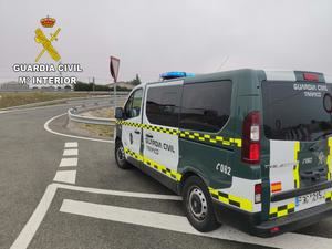 La Guardia Civil de Guadalajara investiga a una conductora como presunta autora de tres delitos contra la seguridad vial tras sufrir un accidente de circulación