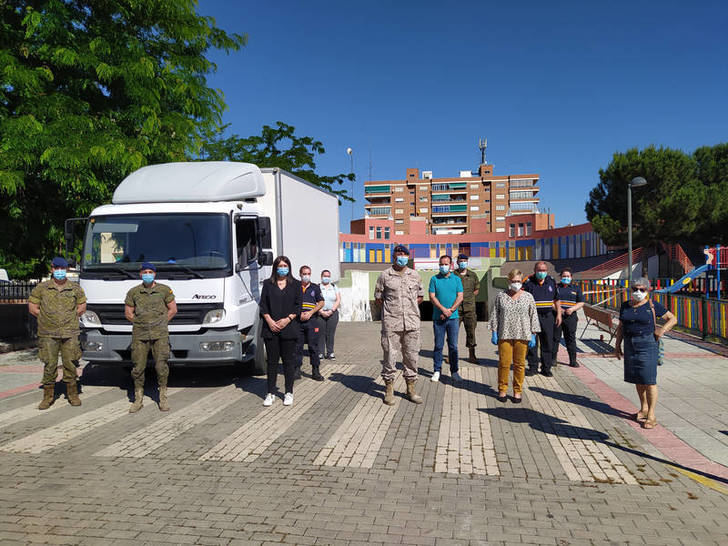 La Guardia Real dona 2.950 kilos de alimentos a Cáritas Castrense para distribuir entre las familias más necesitadas de Azuqueca