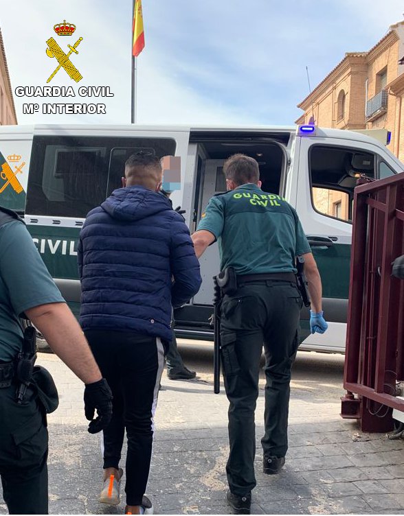 La Guardia Civil detiene a cuatro personas minutos después de robar en una bodega de Corral de Almaguer