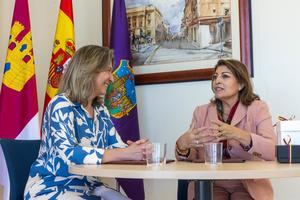 La alcaldesa de Guadalajara se reúne con la nueva embajadora de Ecuador en España