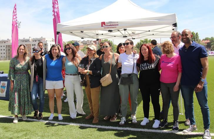 Reconocimiento a las pioneras del fútbol en Guadalajara y a Santiago Nuero en el I Encuentro de Fútbol Femenino