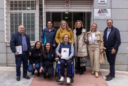 El Ayuntamiento compromete su colaboración con la Asociación de Esclerosis Múltiple de Guadalajara 