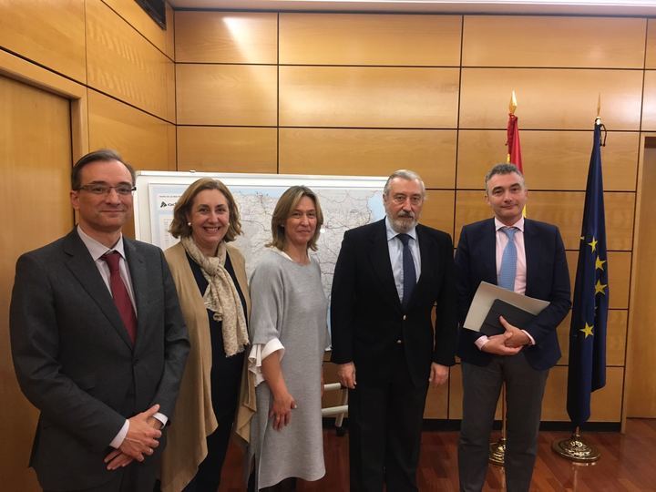 Guarinos traslada al Ministerio de Fomento la necesidad de agilizar importantes proyectos de infraestructuras para la provincia de Guadalajara