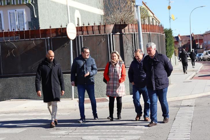Guarinos visita el barrio de Los Manantiales para conocer de primera mano las demandas y necesidades de sus vecinos