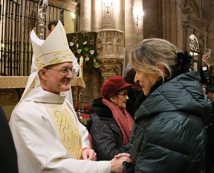 La alcaldesa de Guadalajara, Ana Guarinos, asiste a la toma de posesión del nuevo obispo monseñor Julián Ruiz