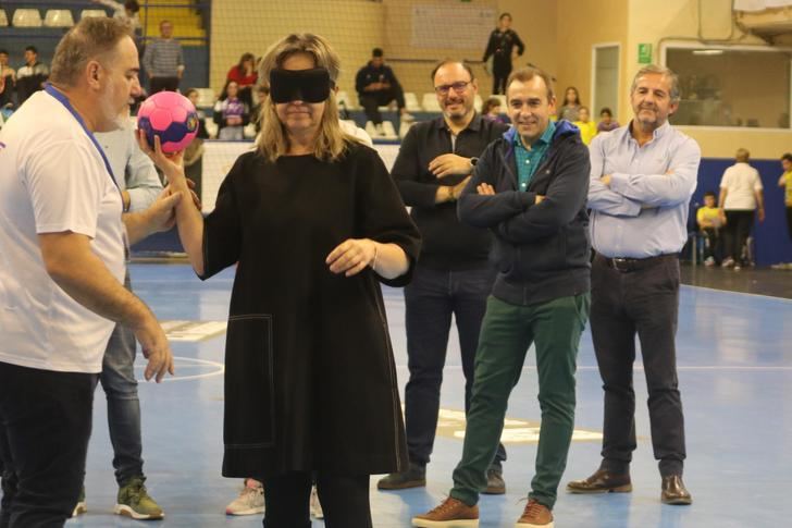 'Penaltis a Ciegas' en el partido del BM Guadalajara dentro de la Semana de la ONCE