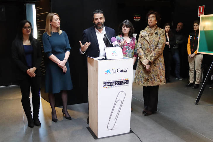 La plaza de La Constitución de Azuqueca acoge la exposición 'Héroes ocultos. Objetos cotidianos. Inventos geniales' de la Fundación 