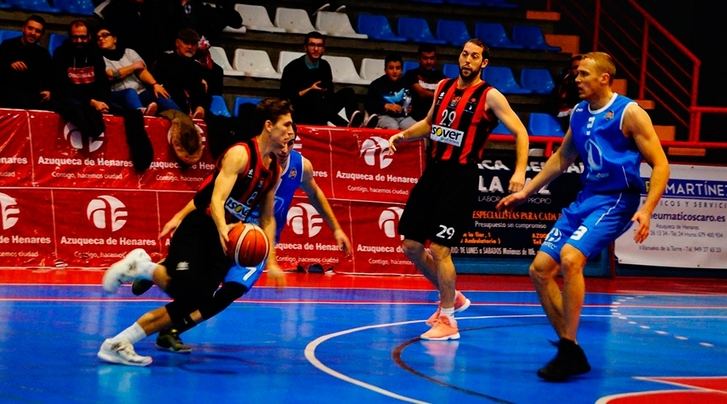La constancia del equipo, clave en la primera victoria del Isover Basket Azuqueca 19-20