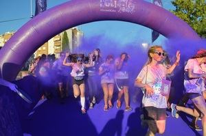 4.000 runners disfrutan con los polvos de colores en la edici&#243;n Day & Night de la carrera l&#250;dica Holi Life en Guadalajara