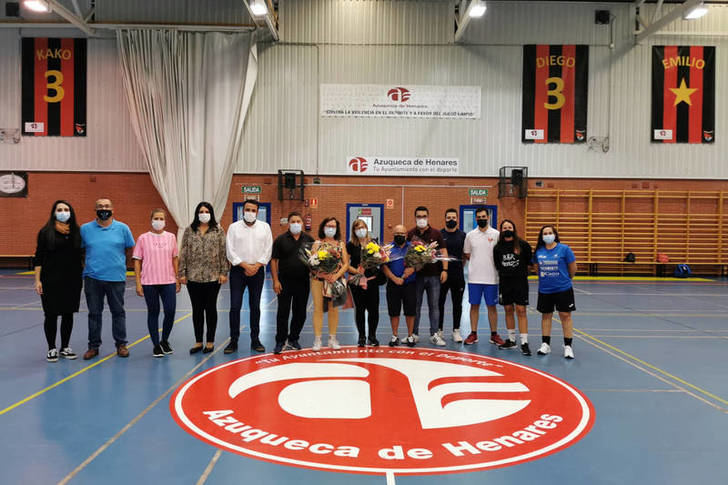 Tradicional homenaje del Ayuntamiento y la UD Azuqueca Fútbol Sala a Kako, Diego y Emilio