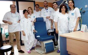 El Hospital de Puertollano realiza por primera vez una intervenci&#243;n para implantar una pr&#243;tesis fonatoria a una paciente laringectomizada
