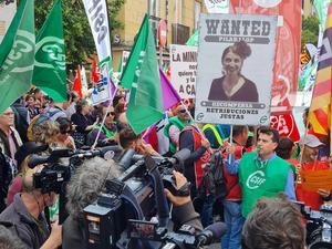 Miles de funcionarios salen a la calle en la cuarta jornada de huelga general indefinida en Justicia