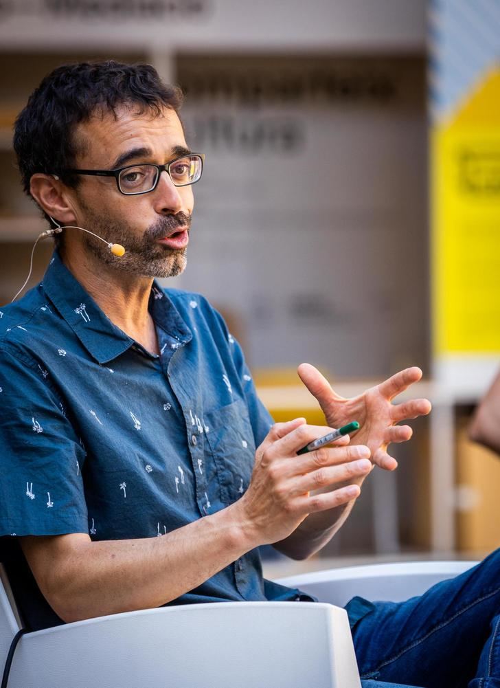 Irene Rodríguez Aseijas e Ibón Martín, ganadores ex aequo del II Premio ‘Paco Camarasa’ de novela negra