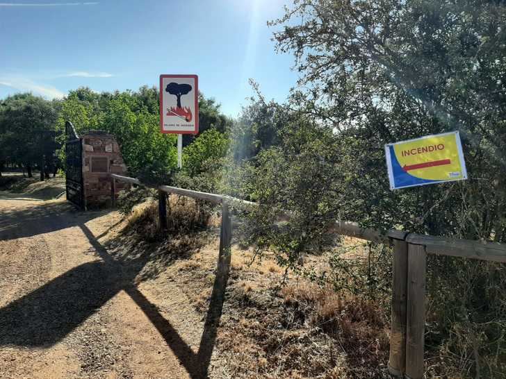 Siguen trabajando en extinguir un incendio forestal en el Parque Nacional de Cabañeros
