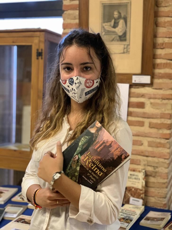 La seguntina de 16 años Irene Bodega publica su primera novela: 'La última reina'