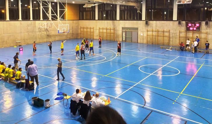 El Isover Basket Azuqueca con tan solo seis jugadores de campo disponibles tuvo opciones de victoria hasta el último segundo