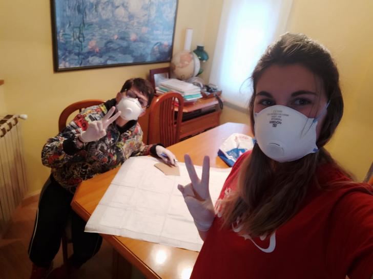 60 mujeres de Jadraque confeccionan mascarillas para vencer al virus y repartir en su comarca