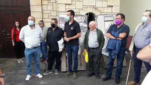El Ayuntamiento de Jadraque homenajea los sus vecinos con una placa en el 40 aniversario del inicio de la obras de la Plaza de toros