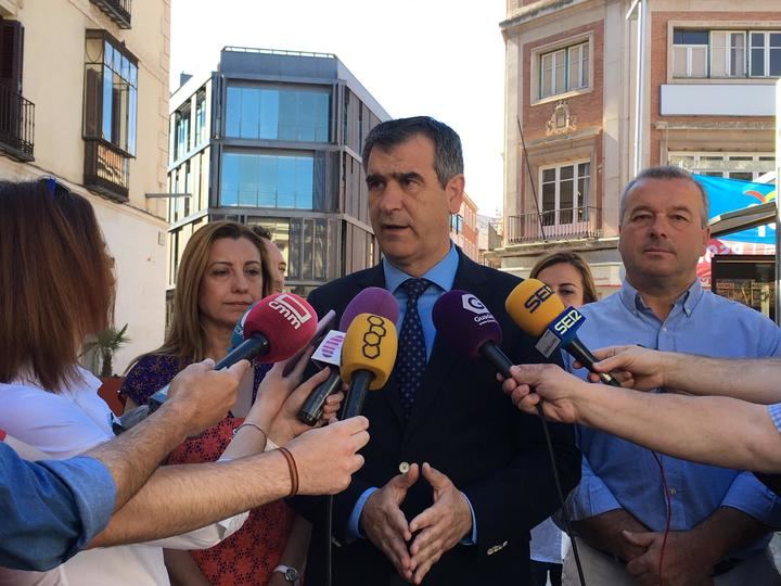 Román anuncia la creación de una nueva línea de autobús que conectará el Balconcillo con el centro, el Hospital, el Ferias y los Juzgados