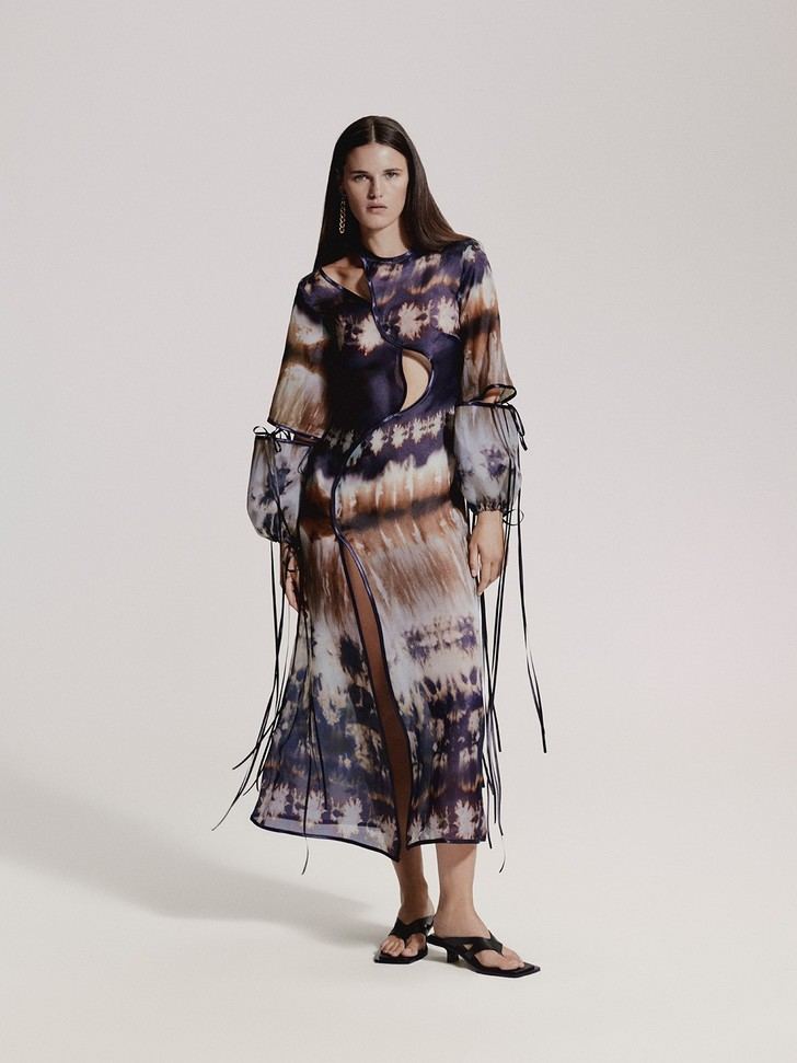 La influencer Ester Bellón acude a los Premios Woman 2021 vestida de JCPAJARES