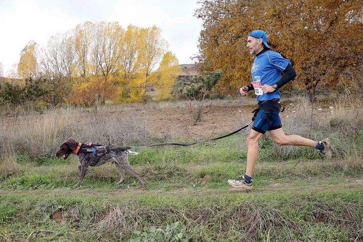 Jesús Arribas, con Urko 23´27”, y Susana Marchal, con Deva 24´39”, vencen en el III Canicross de Pareja
