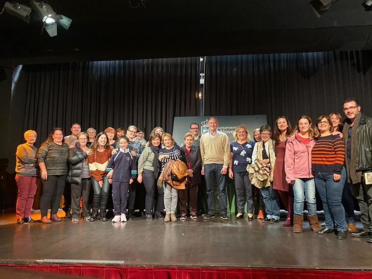 El escritor Jorge Molist, Premio Fernando Lara 2018, visitó la biblioteca de Alovera