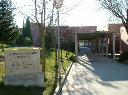 La falta de conserjes puede derivar en el cierre del IES José Luis Sampedro