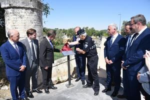 Alberto Rojo agradece públicamente al Intendente Jefe de la Policía Local de Guadalajara Julio Establés sus 37 años de dedicación a la ciudad