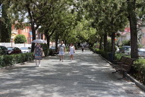 El paseo de Fernández Iparraguirre de Guadalajara cierra al tráfico 48 horas en sus números pares para permitir el arreglo del respiradero del parking de Santo Domingo