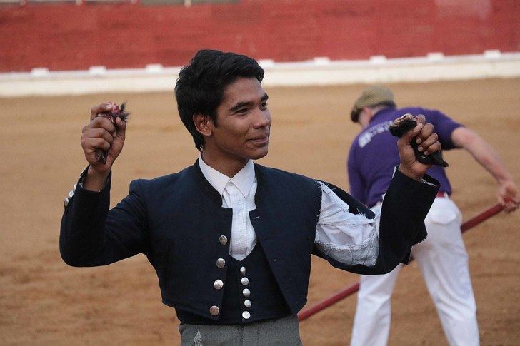 Leandro Gutiérrez abre la puerta grande de Las Cruces de Sigüenza en el certamen 'Guadalajara busca torero'