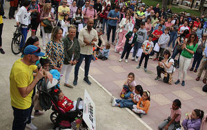 Lía ha recibido un cheque de 12.000 euros y el cariño de más de 500 ciclistas pedaleando 80 kilómetros en Guadalajara