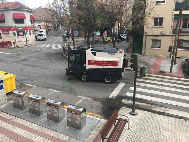 El Ayuntamiento de Azuqueca refuerza el servicio de limpieza por el coronavirus