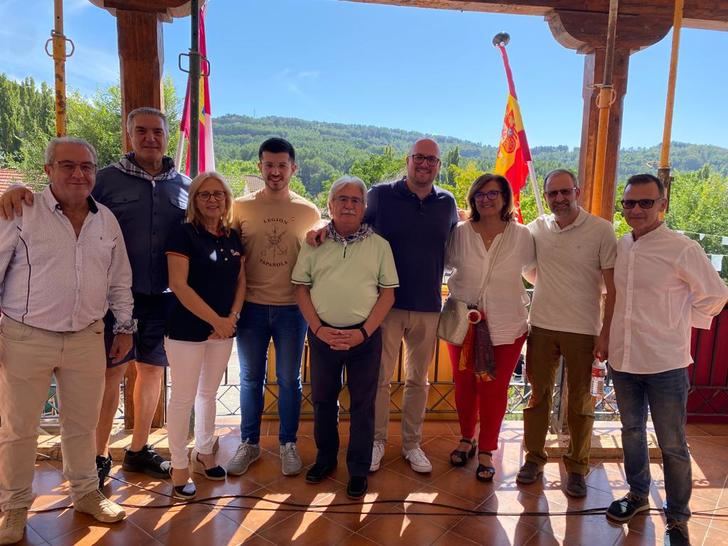 El presidente del PP de Guadalajara felicita al pueblo de Renera por el éxito de sus segundas Jornadas de la Miel