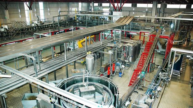 La compañía cervecera Mahou comercializa una plataforma logística junto a su fábrica de Alovera