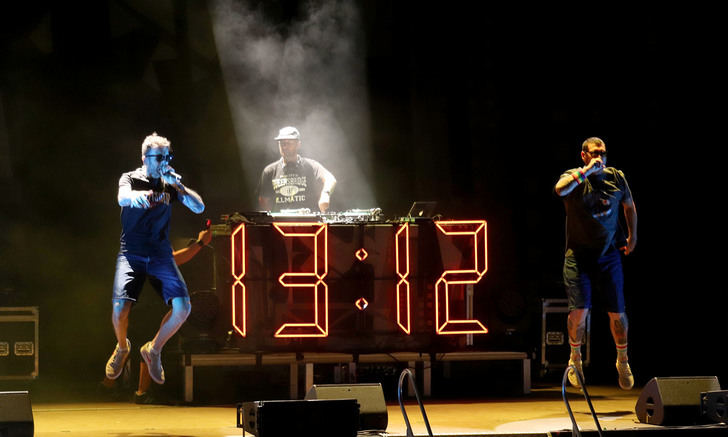 Intensa noche de poesía urbana rapeada con «Chikos del Maíz», coronada con el mega show de «La Misión» en Cabanillas
