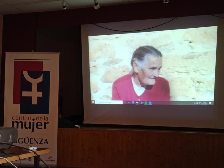 El Centro de la Mujer proyecta un documental sobre las mujeres rurales de la comarca de Molina en Mandayona