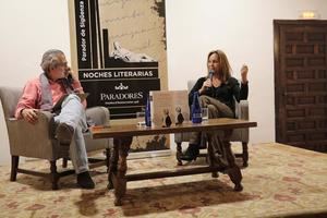 María Dueñas en Sigüenza, su novela 'La Templanza' también se convertirá en serie de televisión