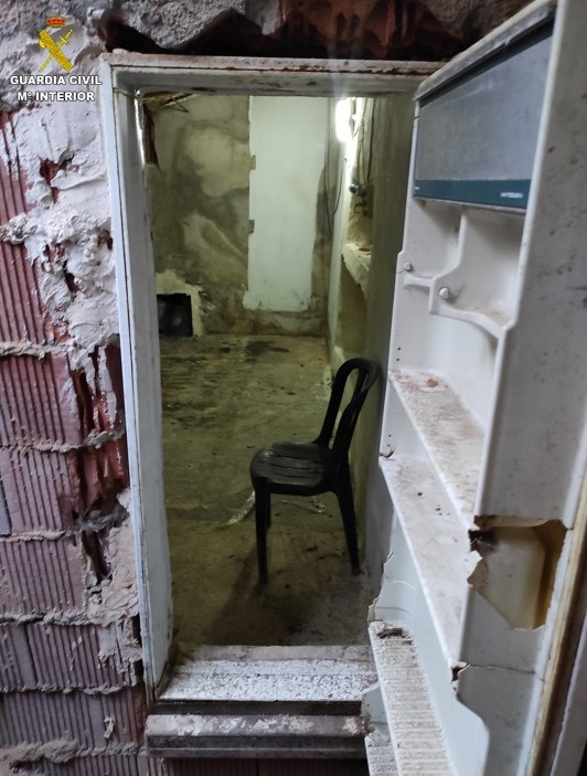 La Guardia Civil detiene a una persona en Argamasilla de Alba por cultivo indoor de marihuana