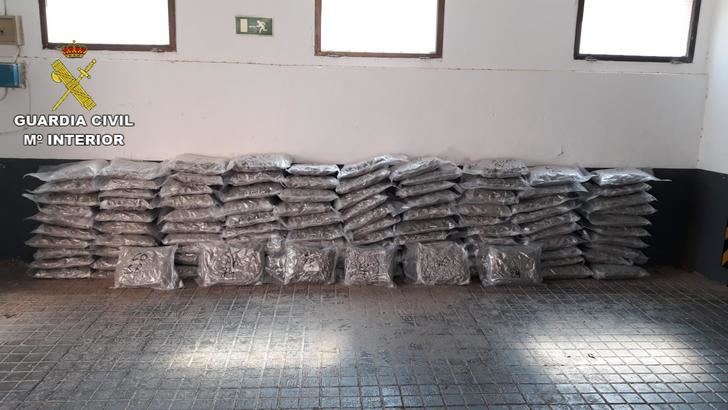 La Guardia Civil de Ciudad Real incauta 121 kilos de marihuana en un control policial en la A-4