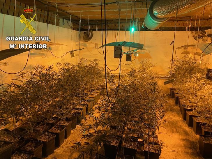 La Guardia Civil detiene a un hombre que ocultaba numerosas armas en su domicilio de Los Navalmorales