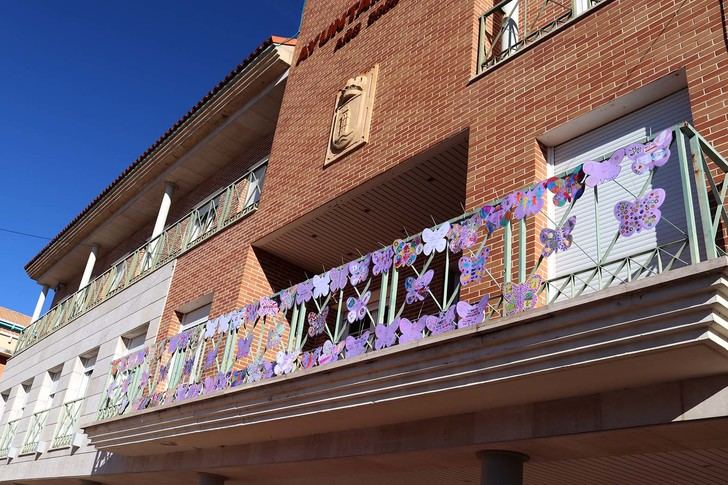 63 mariposas en el Día Internacional de la Infancia en Cabanillas