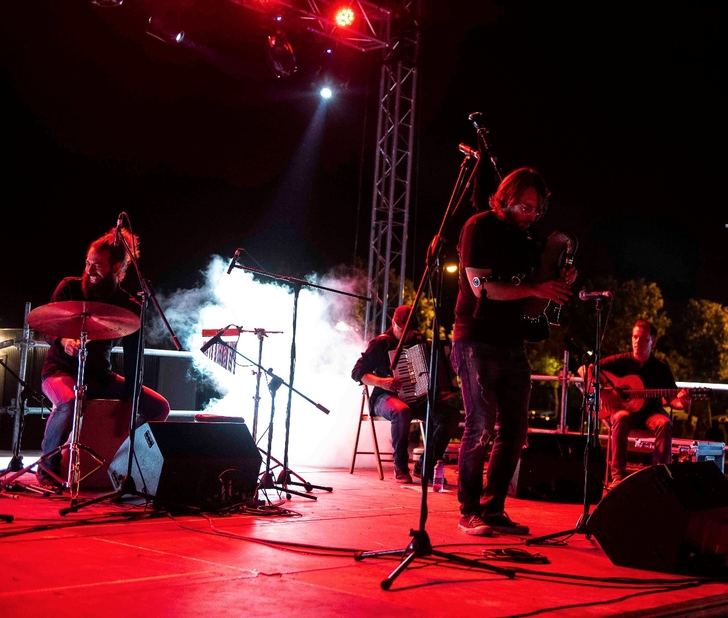 El ciclo de conciertos didácticos Más música, por favor regresa a Cabanillas en septiembre con una actuación folk