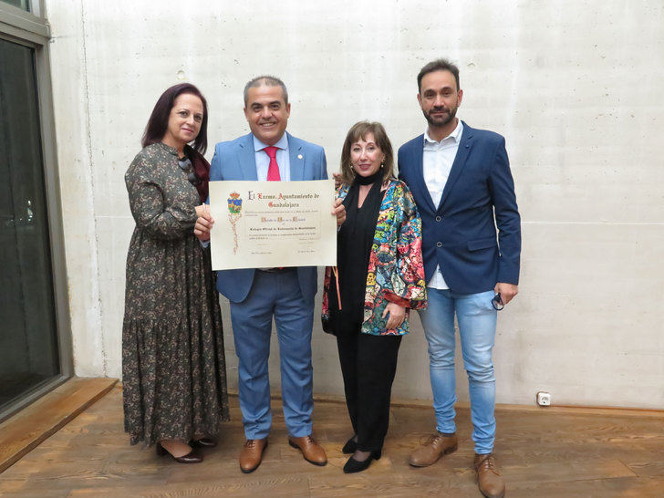 El Colegio Oficial de Enfermería de Guadalajara recibe la Medalla de Oro de la Ciudad por su labor en la lucha contra el coronavirus