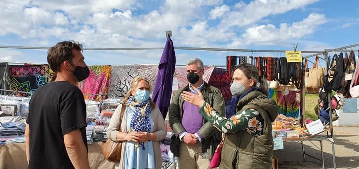 El PP apoya a los vendedores del mercadillo, que reclaman al Ayuntamiento de Azuqueca medidas para garantizar su derecho al trabajo
