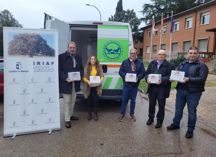 El Gobierno regional dona 180 kilos de miel del Centro de Investigación Apícola a distintas entidades sociales de Guadalajara