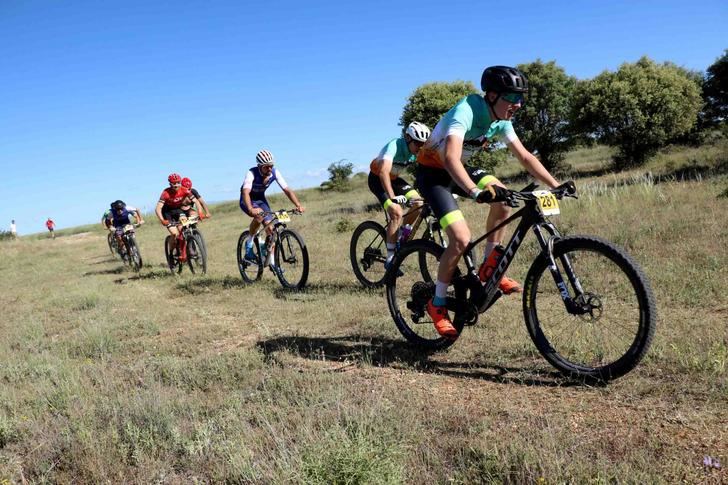 Alejandro Gómez se impone al sprint en la Jadraque MTB III Sendas Del Cid